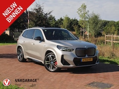 BMW iX1 - xDrive30 67 kWh Panoramadak | Camera | Sfeerverlichting | Apple Carplay | Sportstoelen | N