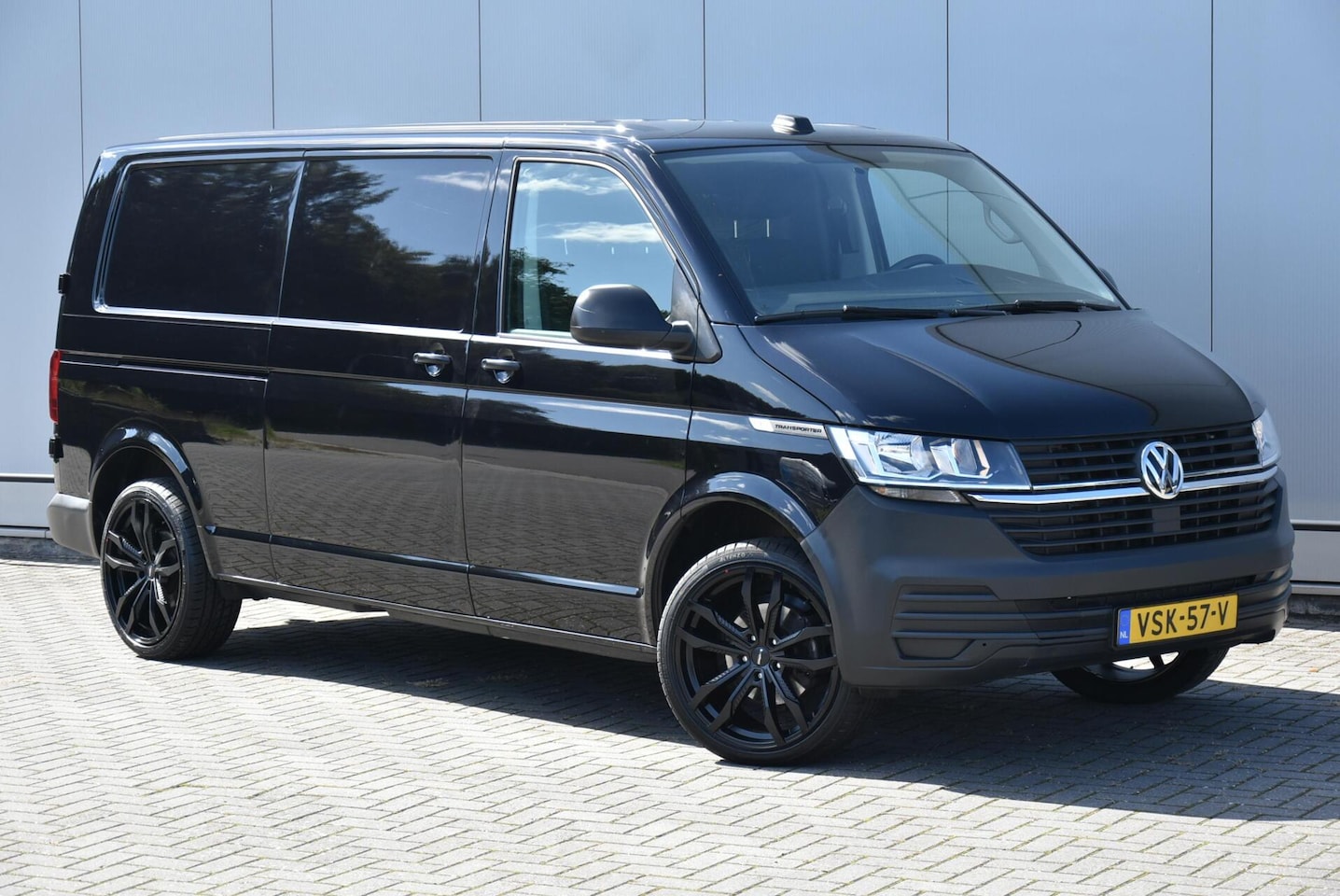 Volkswagen Transporter - 2.0 TDI L2H1 Aut 150 Pk Airco Navi E6 - AutoWereld.nl