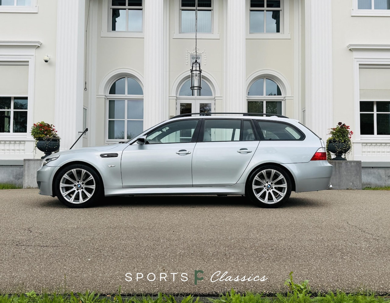 BMW 5-serie Touring - M5 Volleder l Softclose l Origineel l l Silverstone II int + ext - AutoWereld.nl