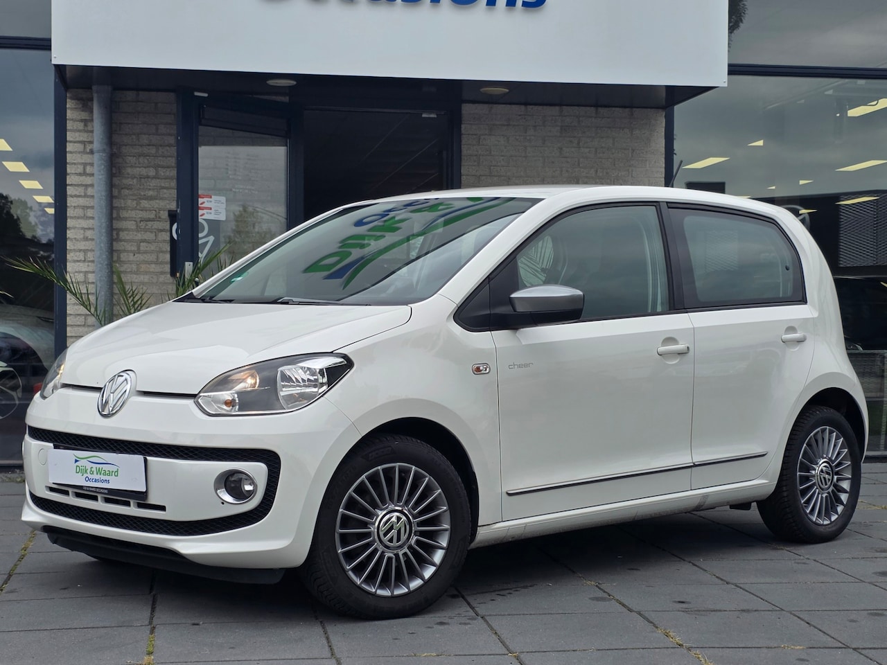 Volkswagen Up! - 1.0 Cheer up! – Automaat – Navigatie – Parkeersensoren – 5-deurs - AutoWereld.nl