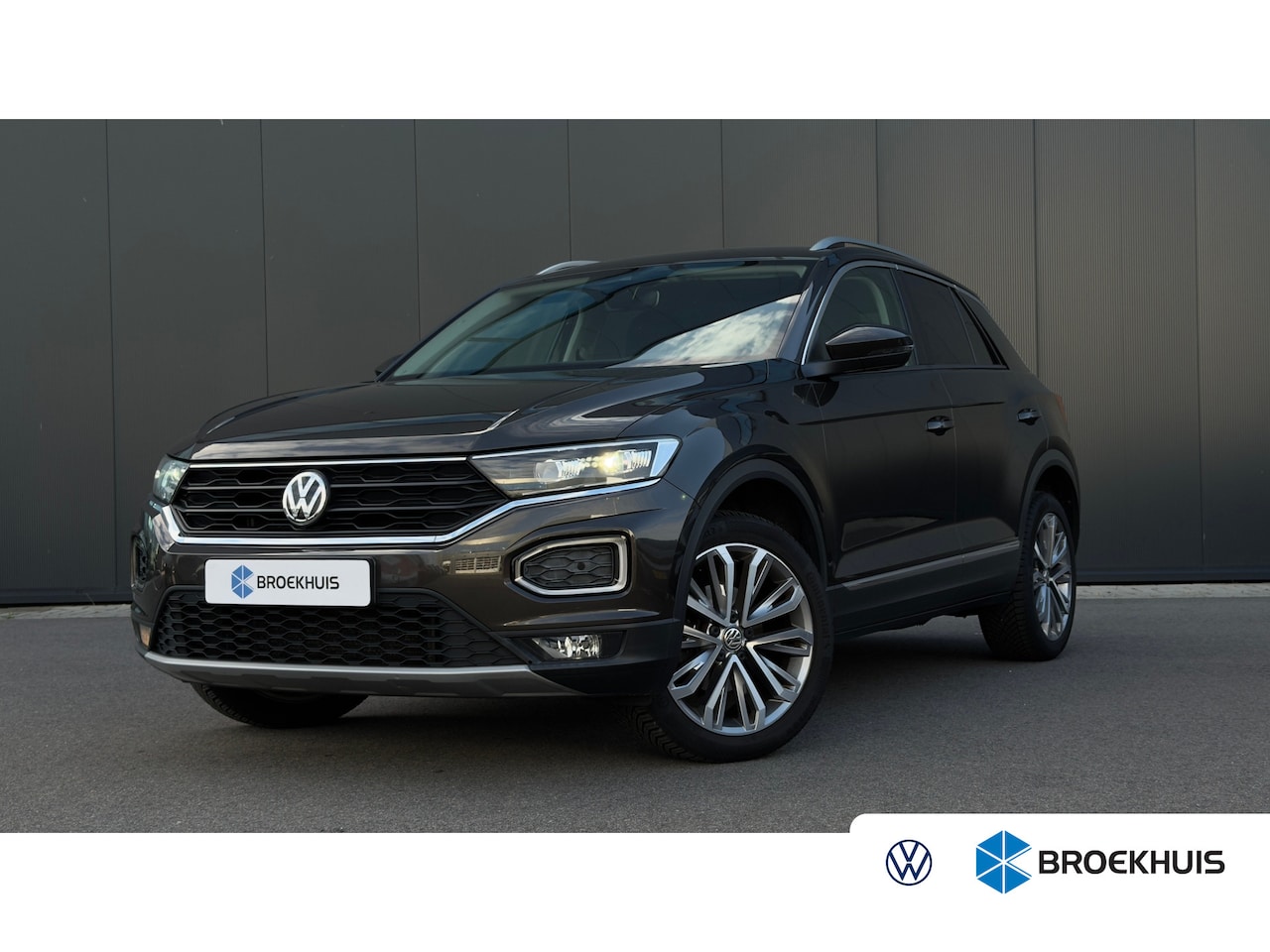Volkswagen T-Roc - | Achteruitrijcamera standaard | Cruisecontrol adaptief | Lichtmetalen velgen 18" - AutoWereld.nl