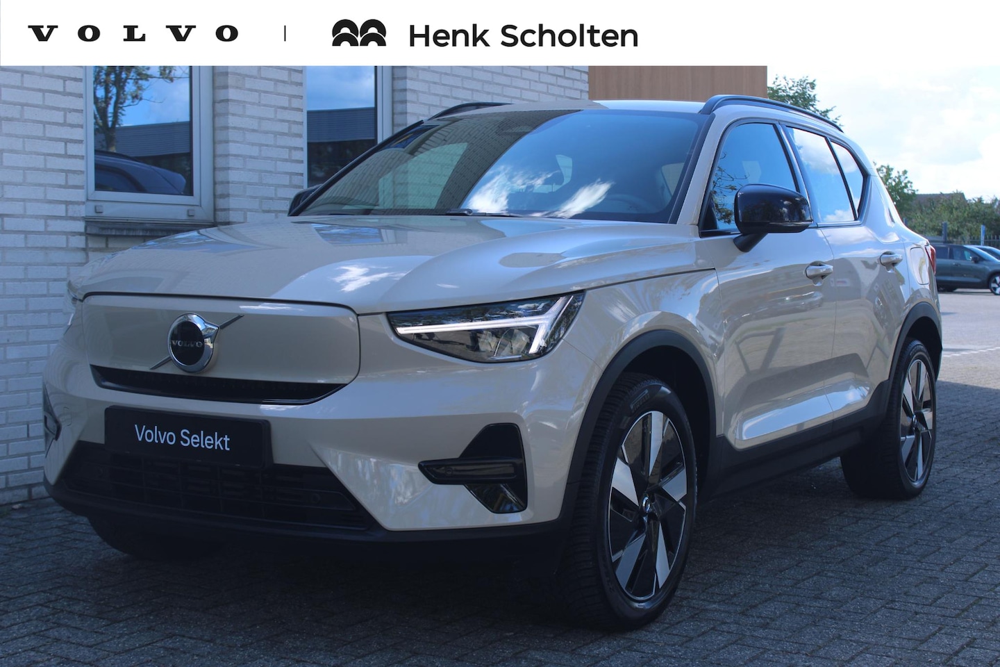 Volvo EX40 - Single Motor Extended Range Plus 82 kWh | Trekhaak | Verwarmbare voorstoelen en stuurwiel - AutoWereld.nl