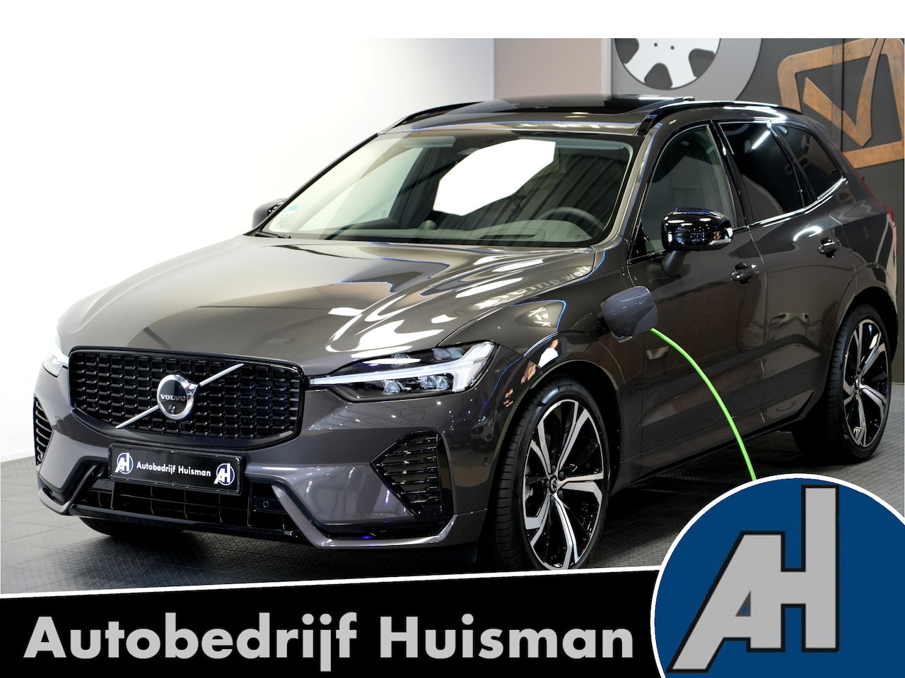 Volvo XC60 - 2.0 T8 AWD 335kW/456pk Aut8 Recharge Ultra Dark LUCHTVERING + BOWERS&WILKINS + PANORAMADAK - AutoWereld.nl