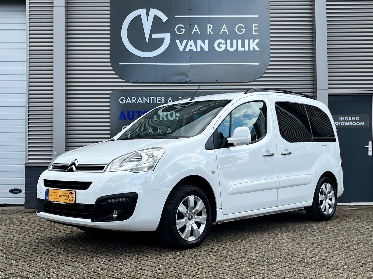 Citroën Berlingo - 1.2 110PK Airco,TrekhaakAfneembaar,CruiseControl,PdcAchter,Isofix,CarPlay,Bluetooth,Getint - AutoWereld.nl