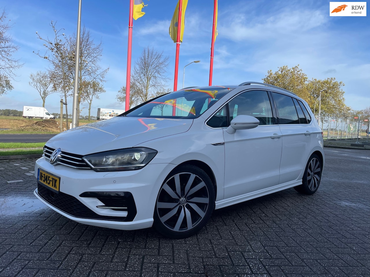 Volkswagen Golf Sportsvan - 1.4 TSI Highline 3xR-LINE/DSG/PANO/NAVI/APK 3-2027 - AutoWereld.nl
