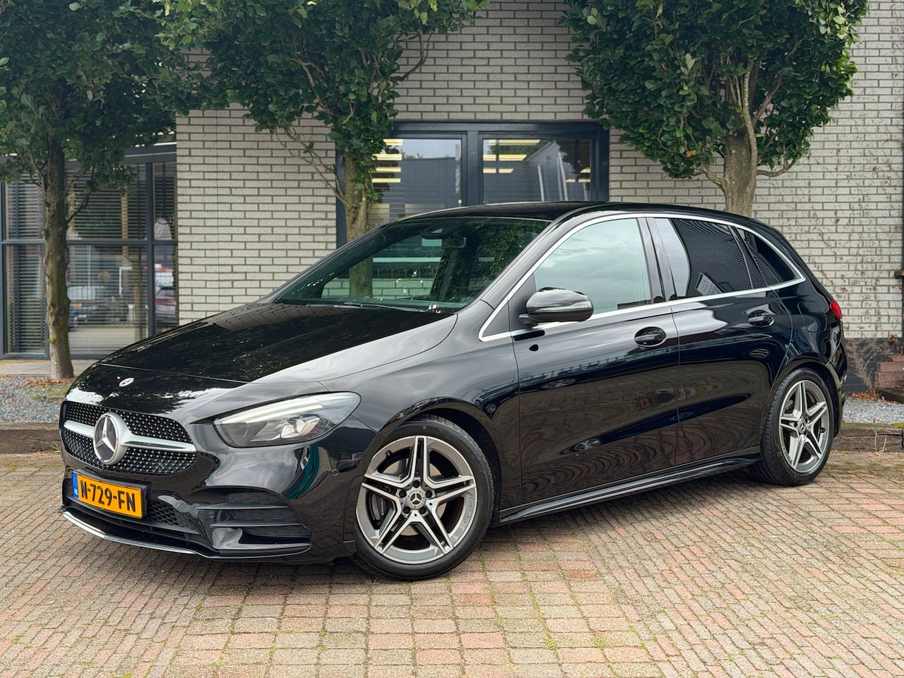 Mercedes-Benz B-klasse - 180 Business Solution AMG KeylesGo|CarPlay|360PDC + Camera|Sfeerverlichting|Stoelverw. V|A - AutoWereld.nl