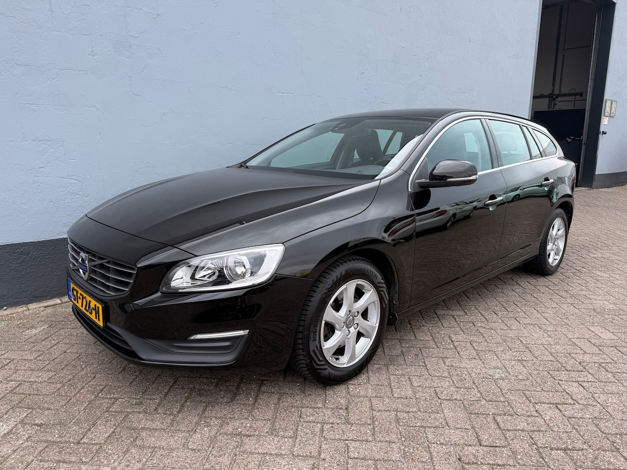 Volvo V60 - 1.5 T3 Momentum - Dealer Onderhouden - AutoWereld.nl