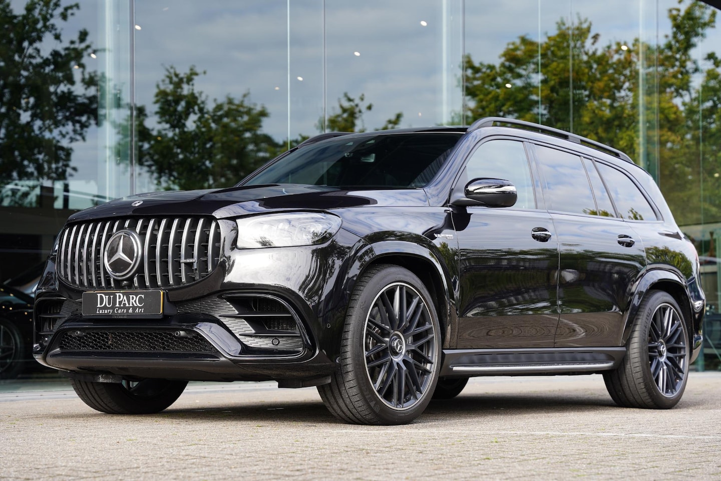 Mercedes-Benz GLS - 63 AMG 4-Matic+ / Manufaktur / AMG Ride Control + / Burmester / Panoramadak - AutoWereld.nl
