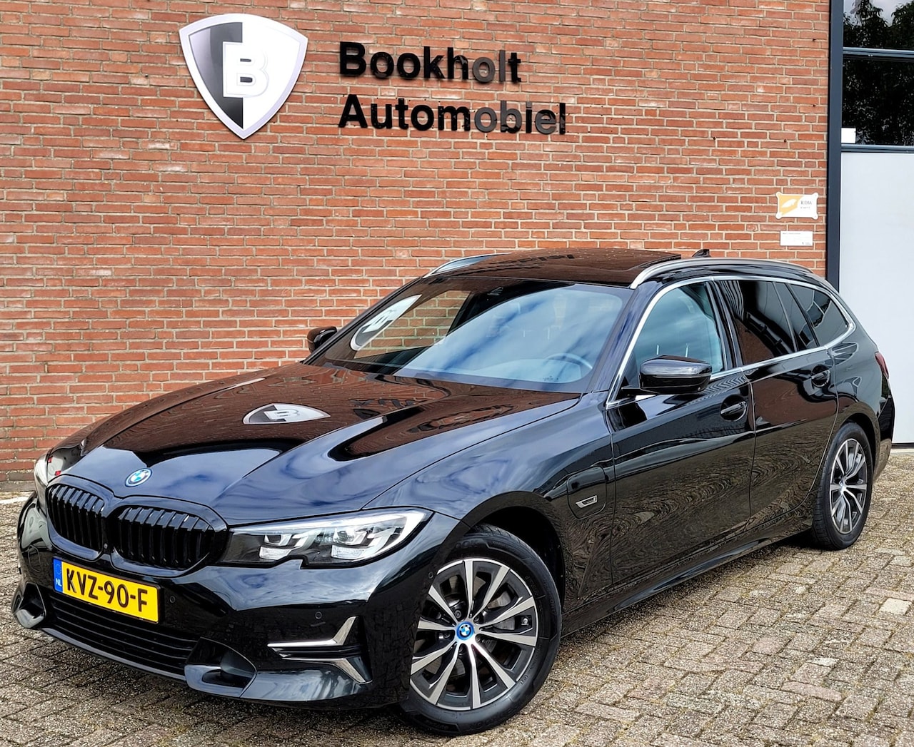 BMW 3-serie Touring - 320e Pano 360-Cam Tr.haak, 98% SOH (BTW-auto) - AutoWereld.nl