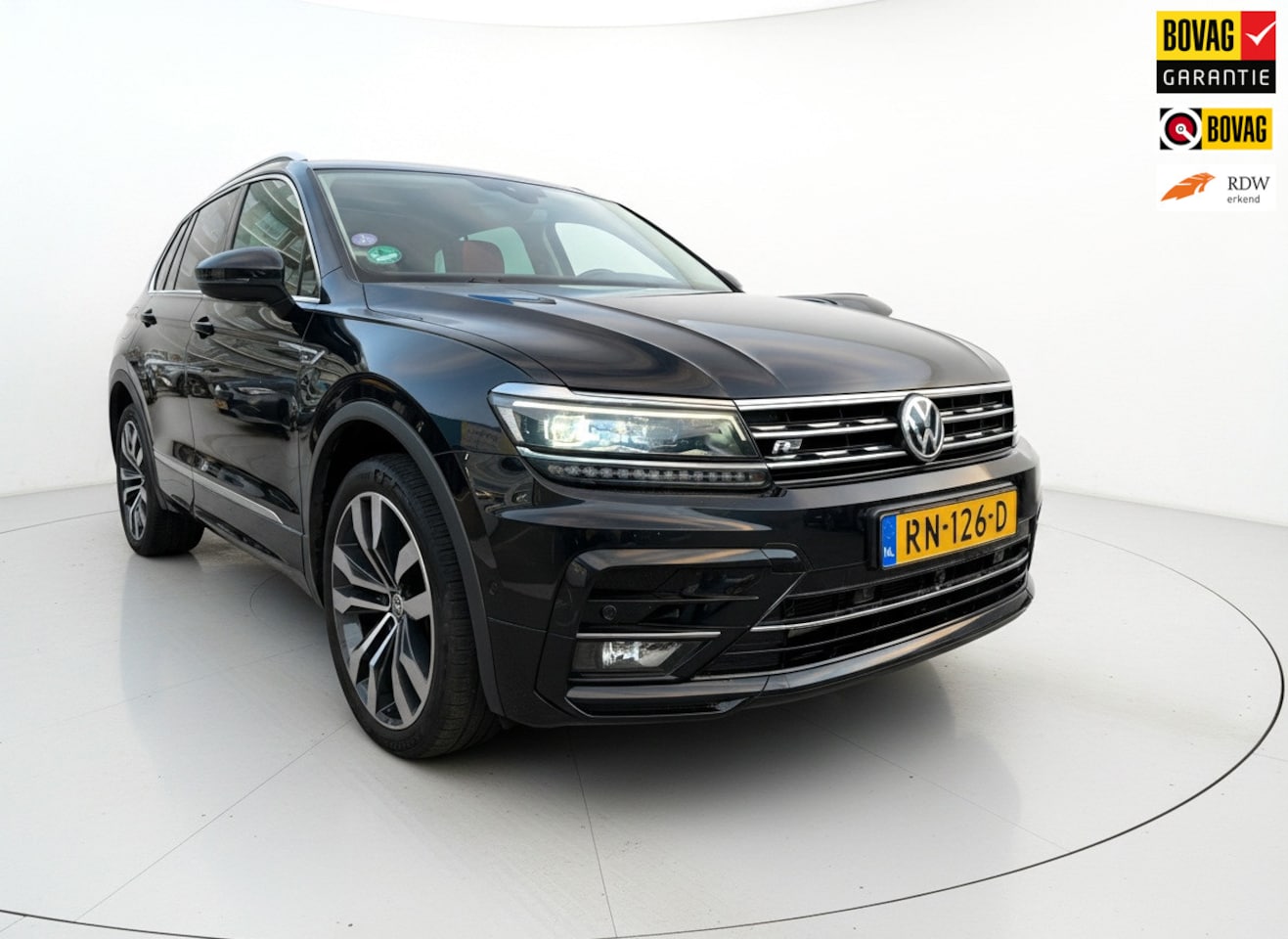 Volkswagen Tiguan - 2.0 TSI 4Motion Highline|Pano|Camera|Trekhaak|Heaad Up|Stoelverwarming|leder|Nap - AutoWereld.nl