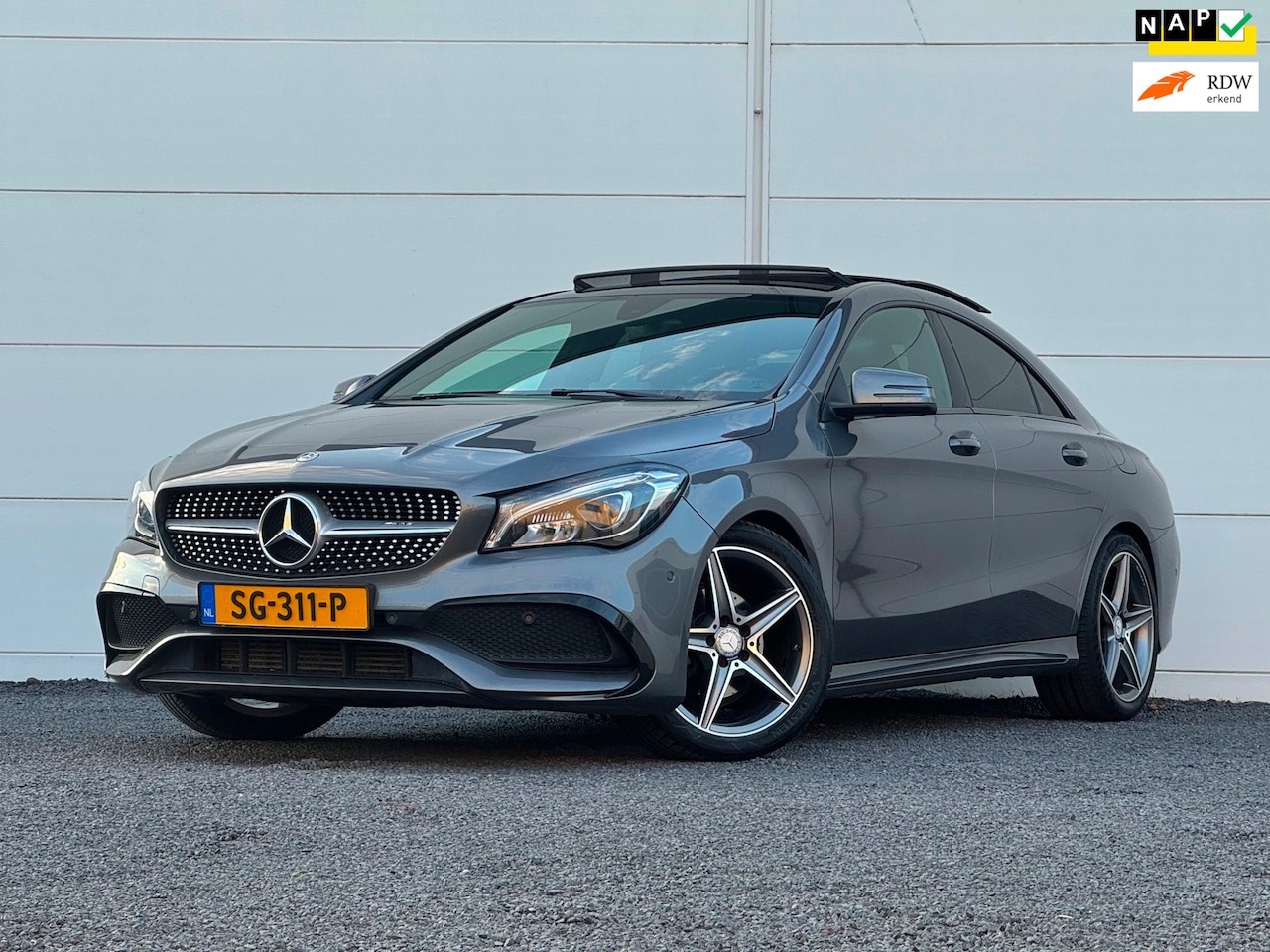 Mercedes-Benz CLA-Klasse - 200 Amg Org NL Pano Uitlaatklep schakelbaar AMG Diffuser Apple carplay Night pakket Keyles - AutoWereld.nl