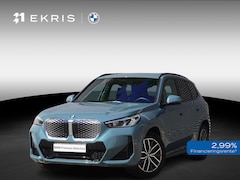 BMW iX1 - eDrive20 | M Sportpakket | Getinte ramen | 18 inch LM-Velgen | Achteruitrijcamera | Actief