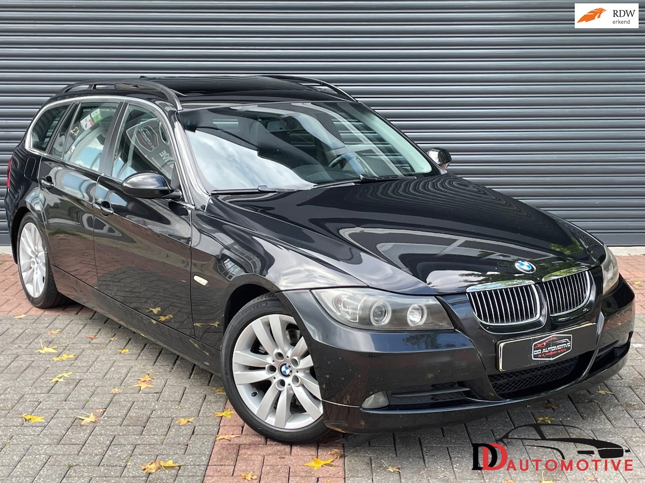 BMW 3-serie Touring - 325i Automaat | Pano | Leder | Navi | Trekhaak - AutoWereld.nl