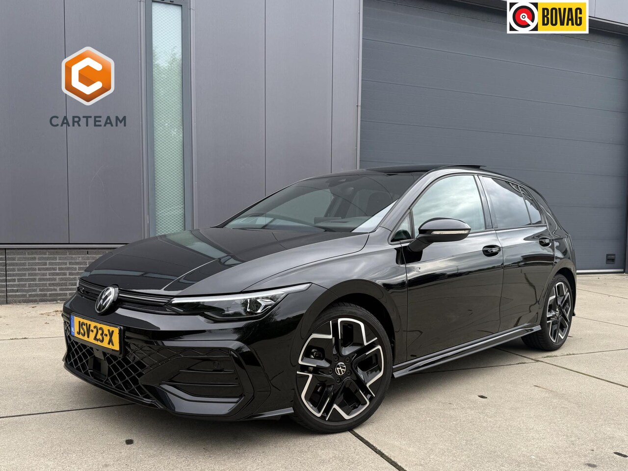 Volkswagen Golf - 1.5 eTSI R-Line Edition | PANO | HUD | Harman Kardon | Keyless - AutoWereld.nl