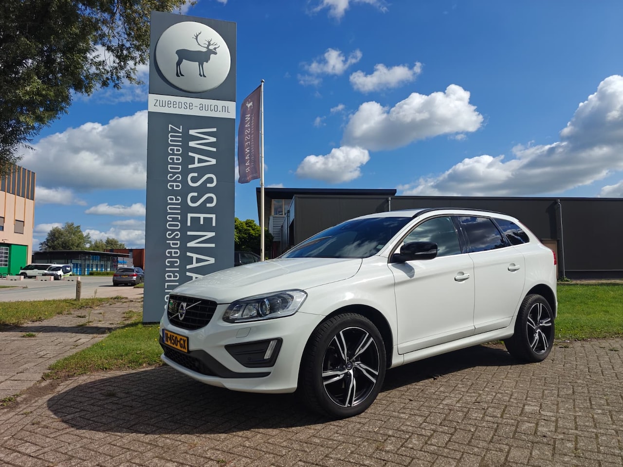 Volvo XC60 - T5 R-Design | Rijklaarprijs | Trekhaak | - AutoWereld.nl