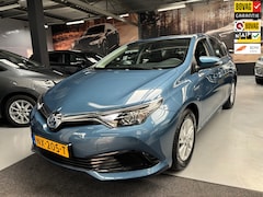 Toyota Auris - 1.8 Hybrid Now