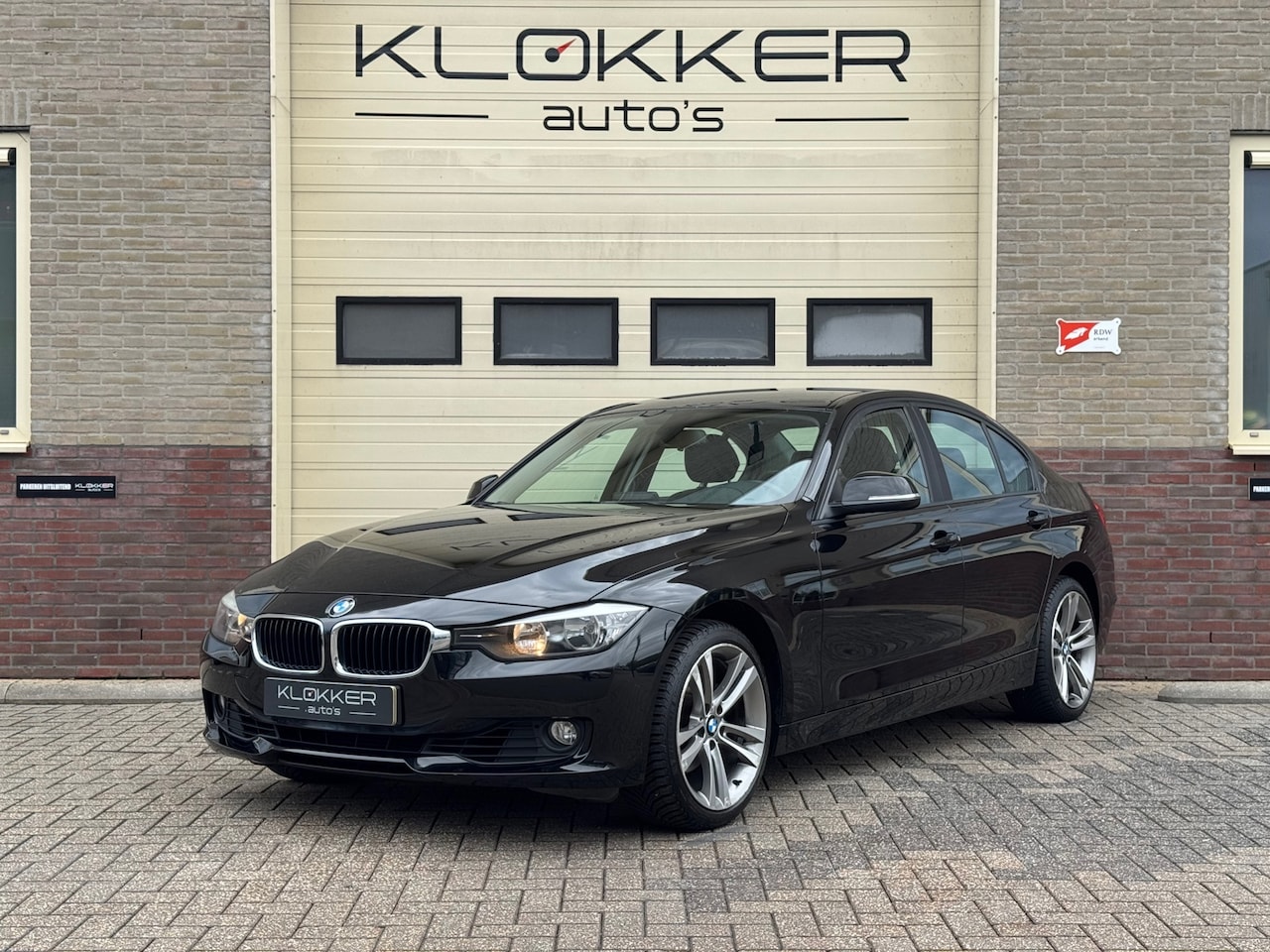 BMW 3-serie - 320i Executive Leder|Navigatie|Climate|PDC - AutoWereld.nl