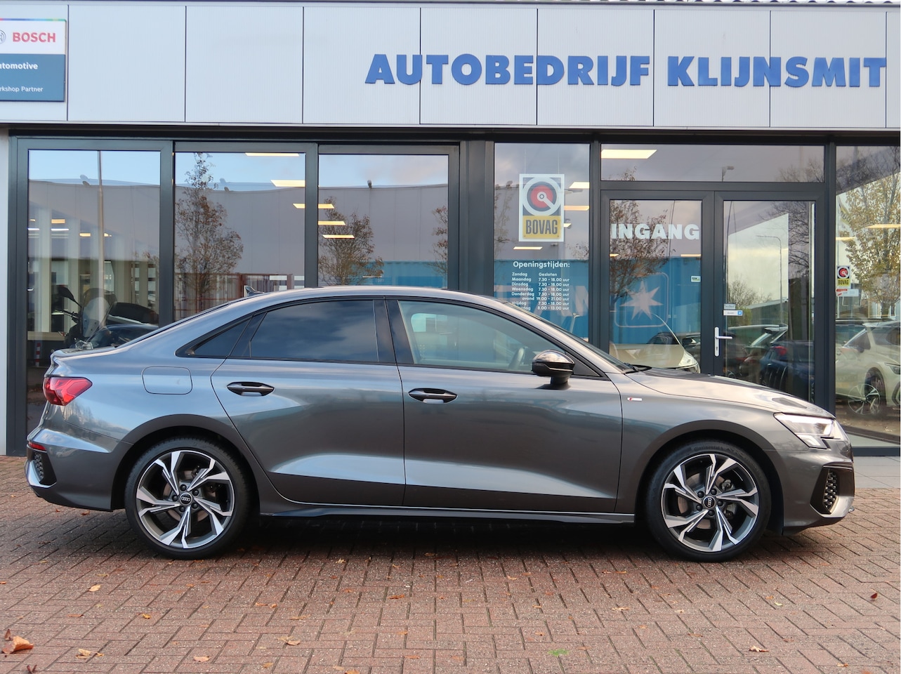 Audi A3 Limousine - 30 TFSI S-Line | ACC | 18inch | Stoelverwarm. - AutoWereld.nl