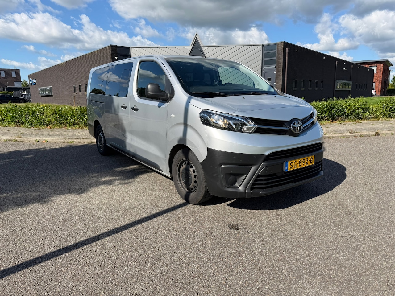 Toyota ProAce Shuttle - 1.6 D-4D Cool Comfort Long 1.6 D-4D Cool Comfort Long - AutoWereld.nl