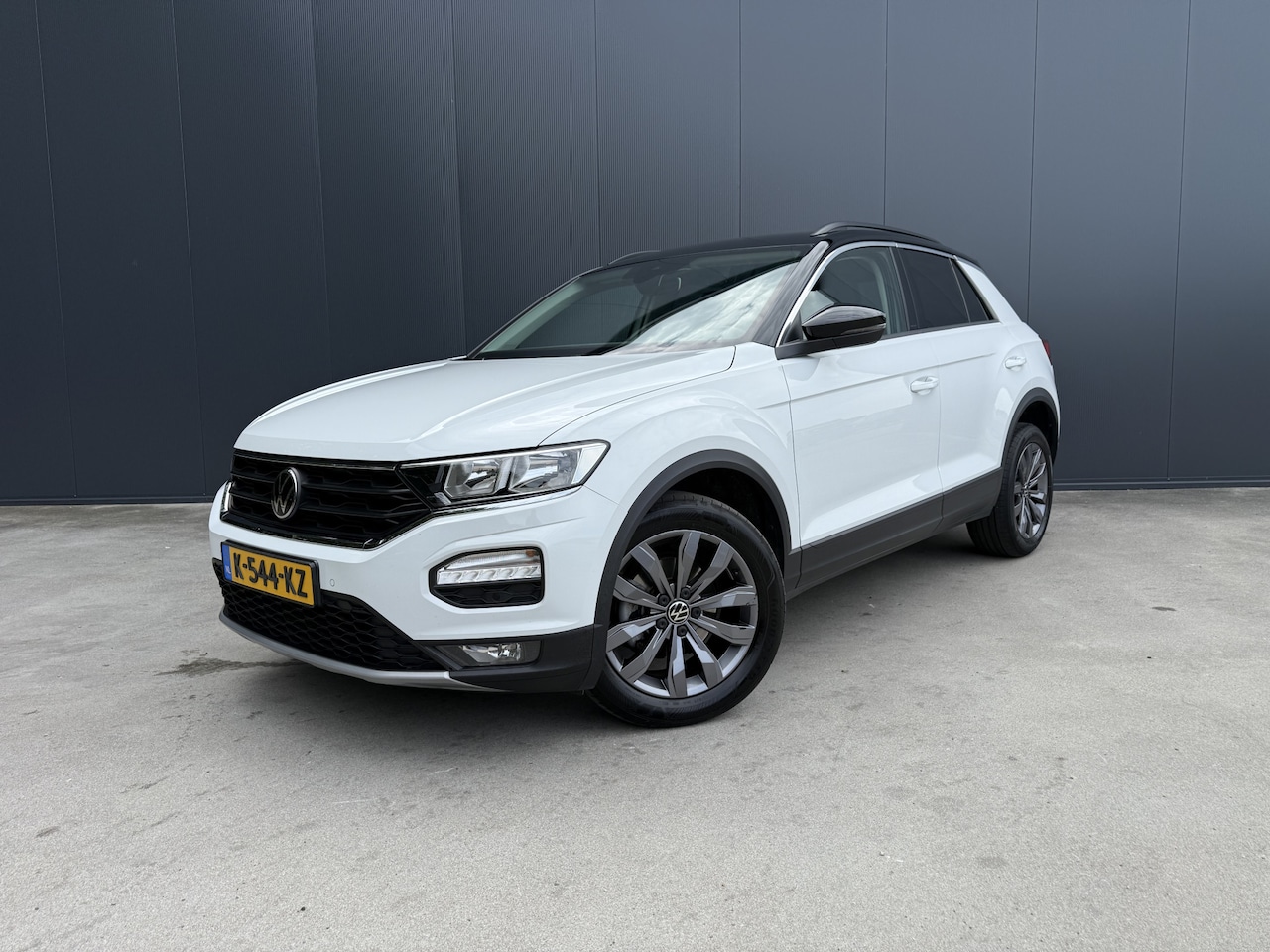 Volkswagen T-Roc - 1.0 TSI Style 1e EIGENAAR ADAPT CRUISE CAMERA LED NAVI ECC - AutoWereld.nl