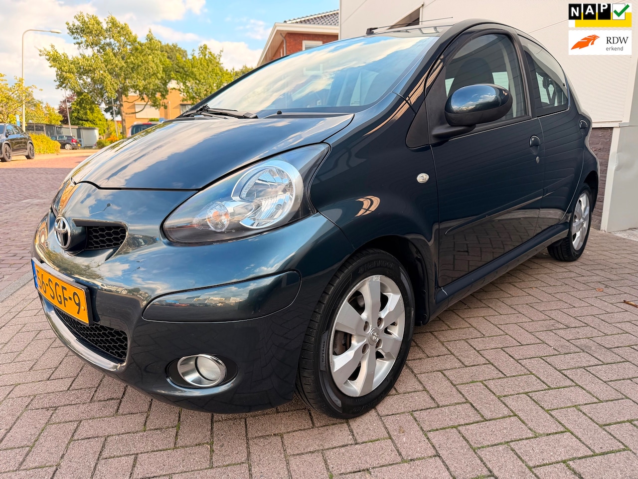 Toyota Aygo - 1.0-12V Aspiration Green Navigator/Airco/Leder/Navi/Aux/Lmv/Goed-onderhouden - AutoWereld.nl