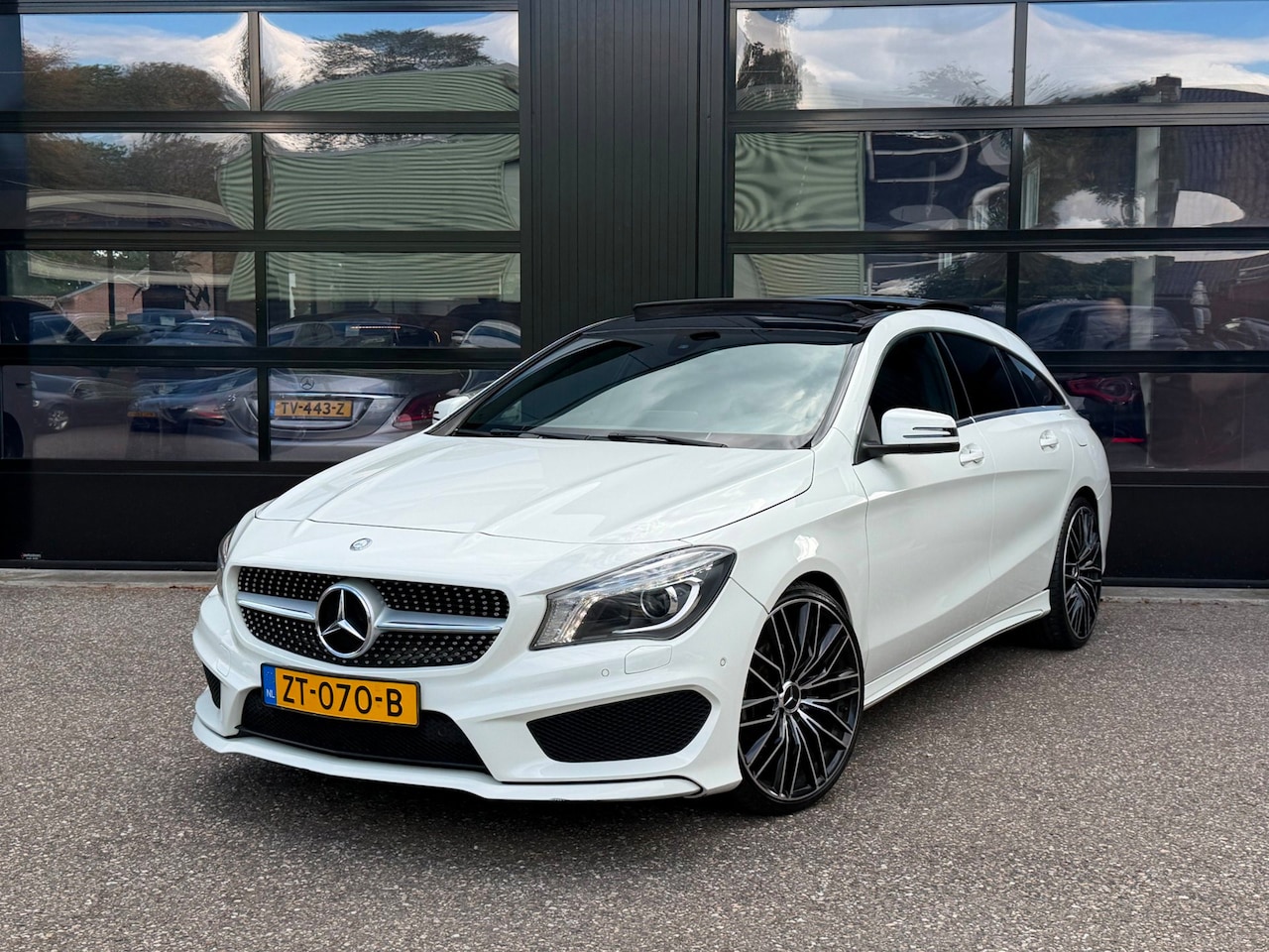 Mercedes-Benz CLA-klasse Shooting Brake - 180 AMG Pano Navi Camera - AutoWereld.nl