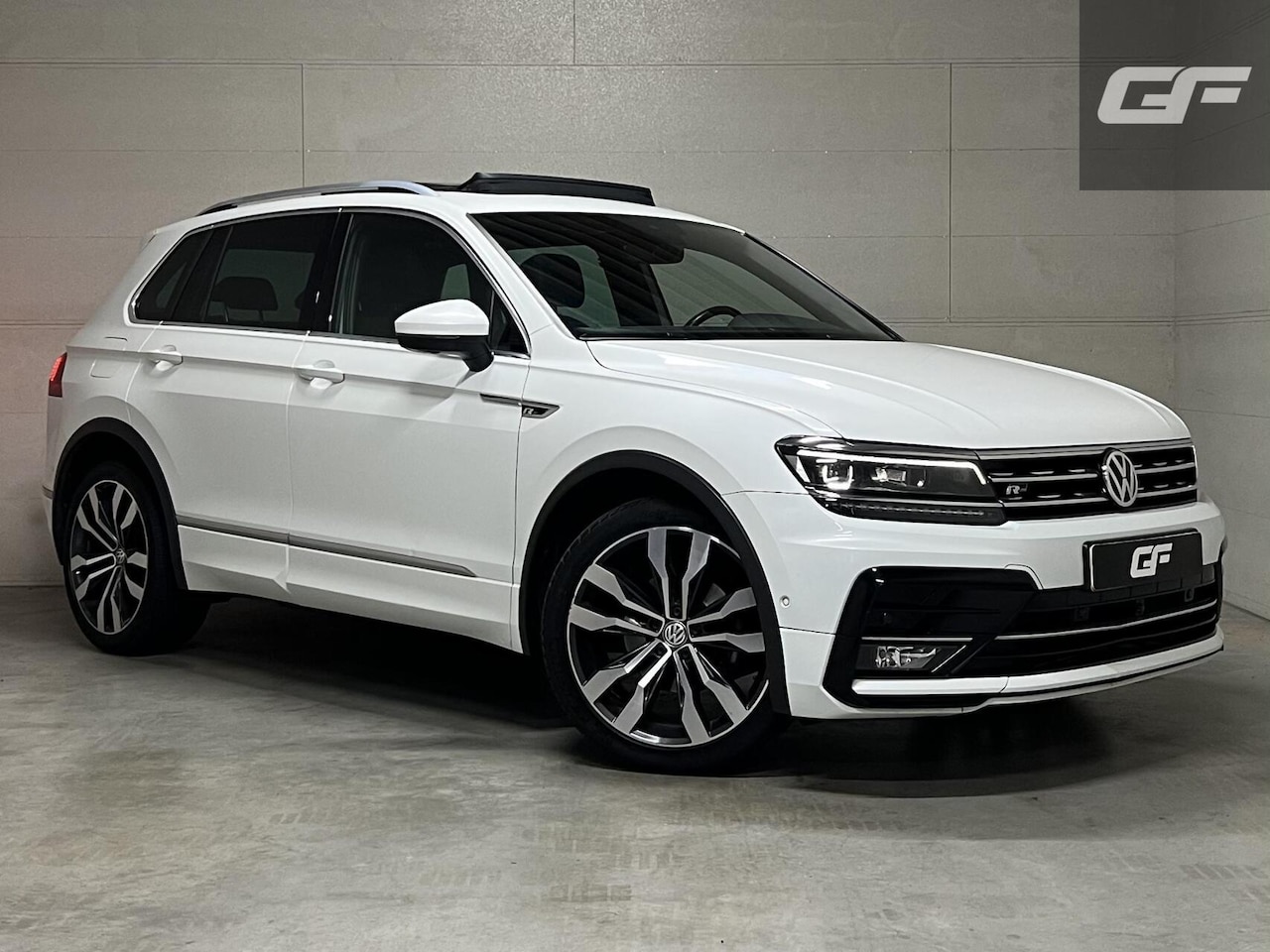 Volkswagen Tiguan - 1.5 TSI R-Line Pano Virtual ACC NAP - AutoWereld.nl