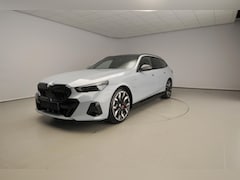 BMW 5-serie Touring - 550e xDrive | M-Sportpakket | LED | HUD | Active cruise | Elektr. zetels | Keyles go | DAB