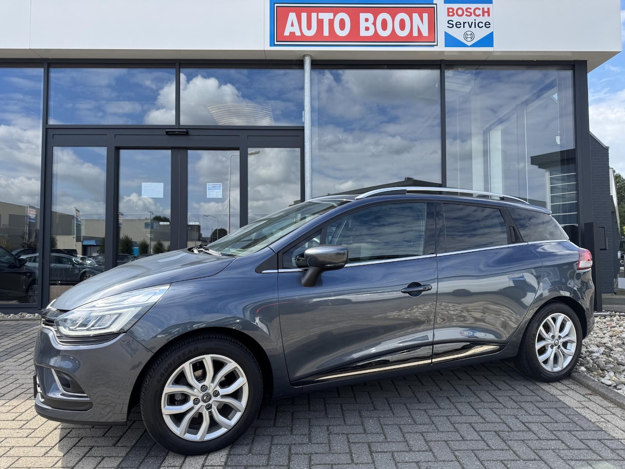 Renault Clio Estate - 0.9 TCe 90PK INTENS : APPCARPLAY/NAVI/LED/CLIMA/ PDC/KUIPZETELS/TREKHAAK/2XKEYLESS/MEDIA/B - AutoWereld.nl