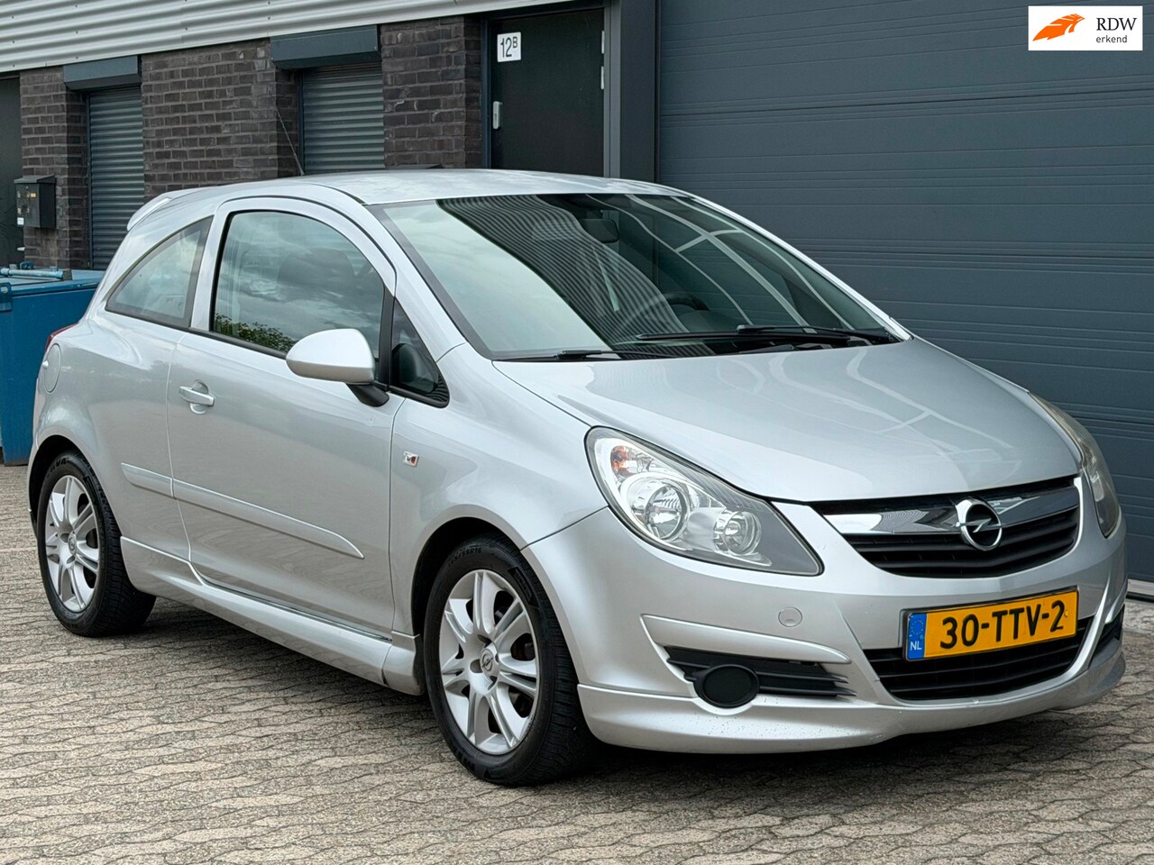 Opel Corsa - 1.4-16V Cosmo AIRCO APK JANUARI SPORTIEF - AutoWereld.nl