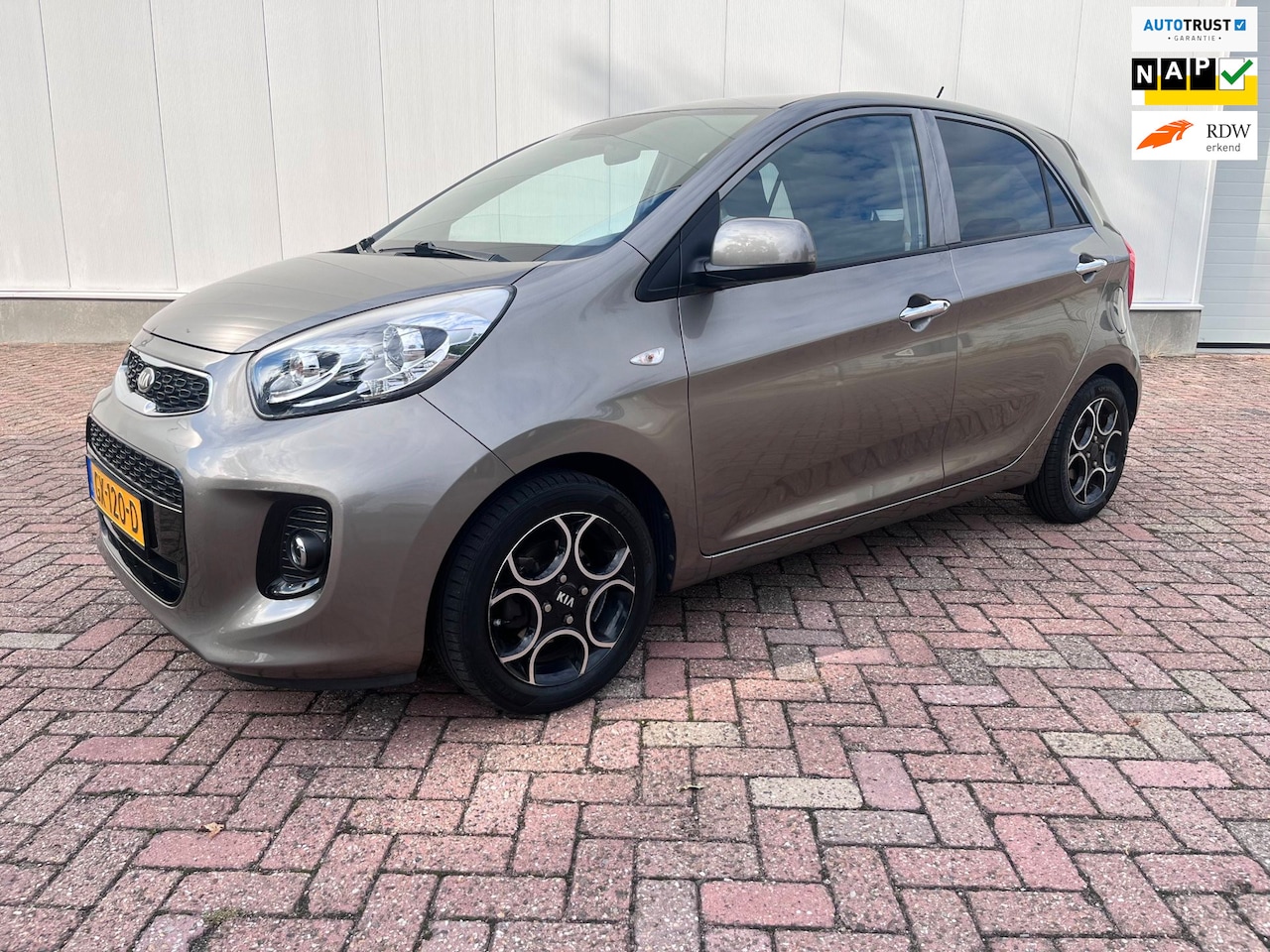 Kia Picanto - 1.0 CVVT First Edition *1e eigenaar*5 deurs*airco*navigatie* 2015 - AutoWereld.nl