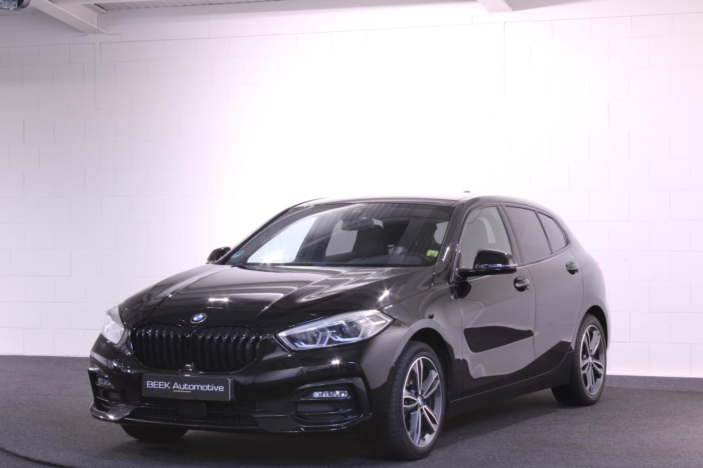 BMW 1-serie - 118i Sport | CAMERA | H/K | CarPlay | TRKHAAK | - AutoWereld.nl