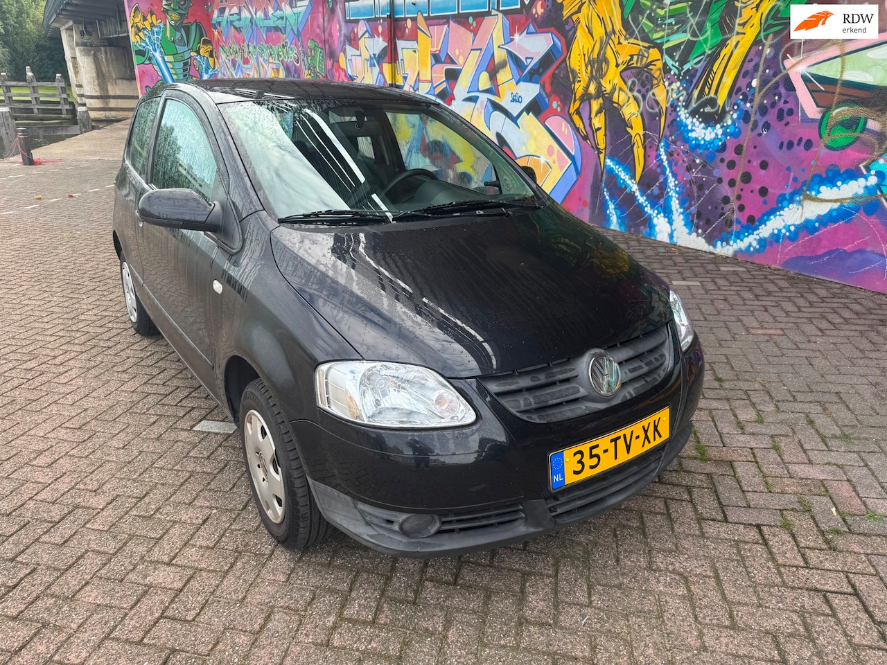 Volkswagen Fox - 1.2 Trendline met 180.000 km nap. Stuurbekrachtiging stereo boeken aanwezig rijd perfect z - AutoWereld.nl
