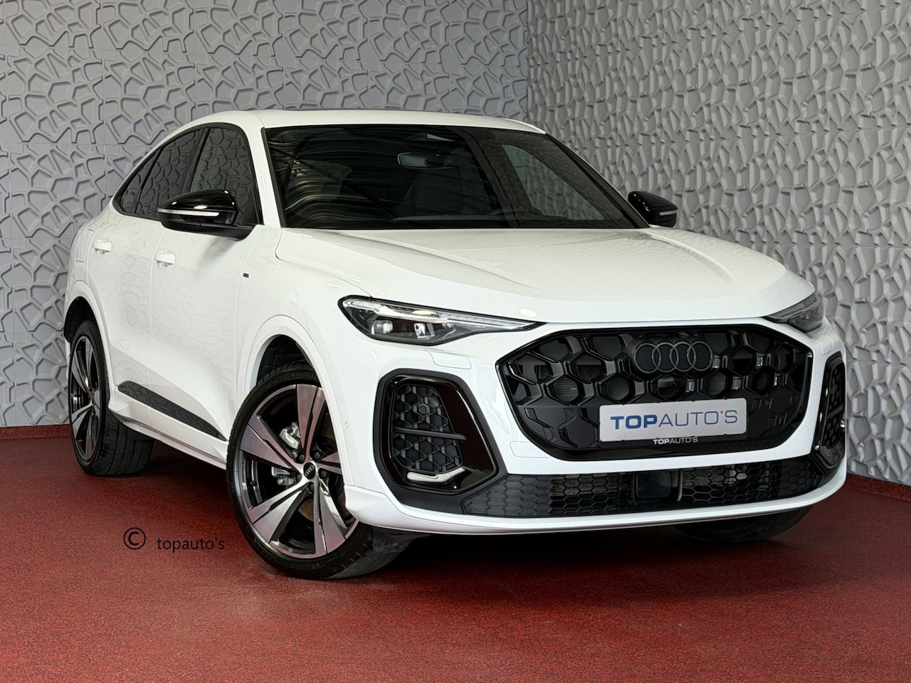Audi Q5 Sportback - Audi Q5 Sportback 2.0 e-hybrid quattro 299 PK S line | Pass Display | 100 KM EV | Pano | M - AutoWereld.nl