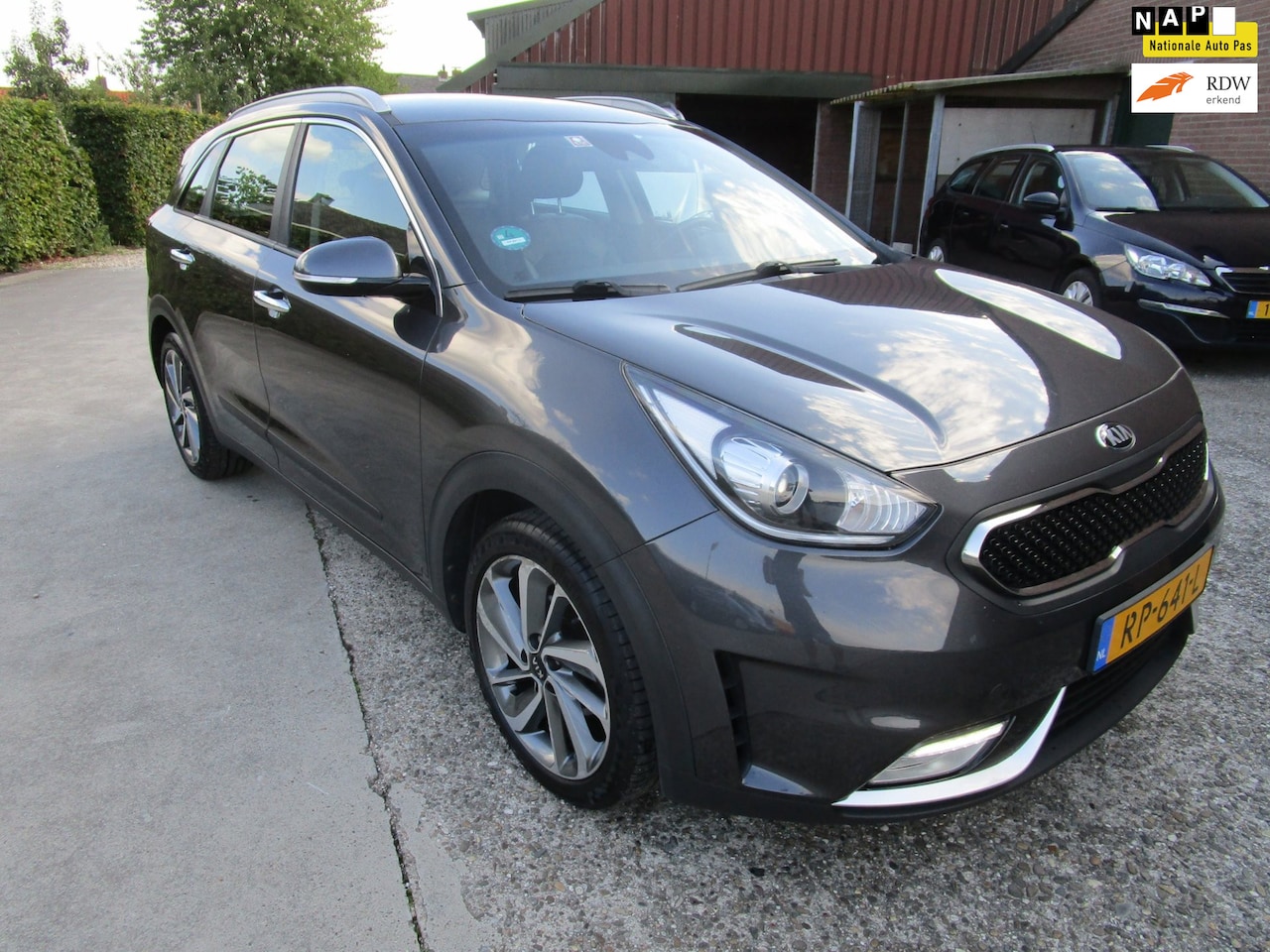 Kia Niro - 1.6 GDi Hybrid DynamicLine cam navi leer 18inc mooi - AutoWereld.nl