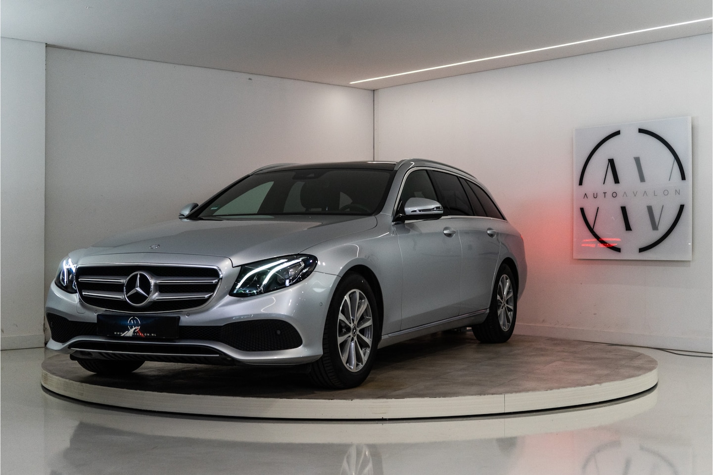 Mercedes-Benz E-klasse Estate - 200 d Business Solution 150PK | NL AUTO+NAP | 1e Eigenaar | Pano | Trekhaak | Sfeer | Deal - AutoWereld.nl