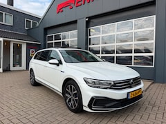 Volkswagen Passat Variant - 1.4 TSI PHEV GTE Business / Pano / LED Matrix / ACC / SOH 93, 5% / Massage /
