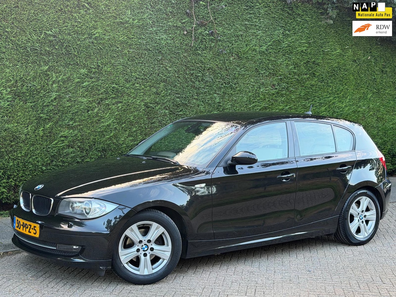 BMW 1-serie - 116i EffDyn. Ed. Business Line Ultimate Edition /XENON/LEER/LAGEKM/RIJDTNIEUW!/ - AutoWereld.nl