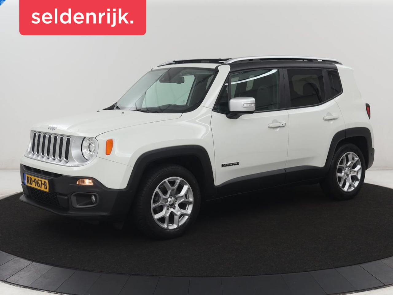 Jeep Renegade - 1.4 MultiAir Limited | Panoramadak | Leder | Cruise control | Trekhaak | Dodehoek detectie - AutoWereld.nl