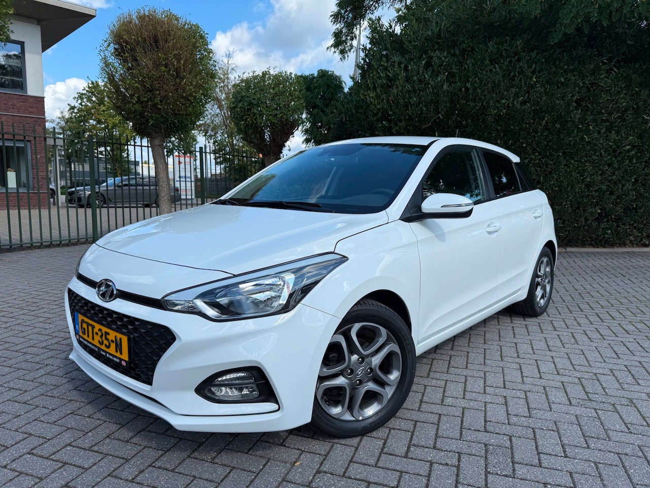 Hyundai i20 - 1.2 (4 cil.), Apple CarPlay, AIRCO, Cruise Control, Navigatie, Achteruitrijcamera, DAB, Bl - AutoWereld.nl