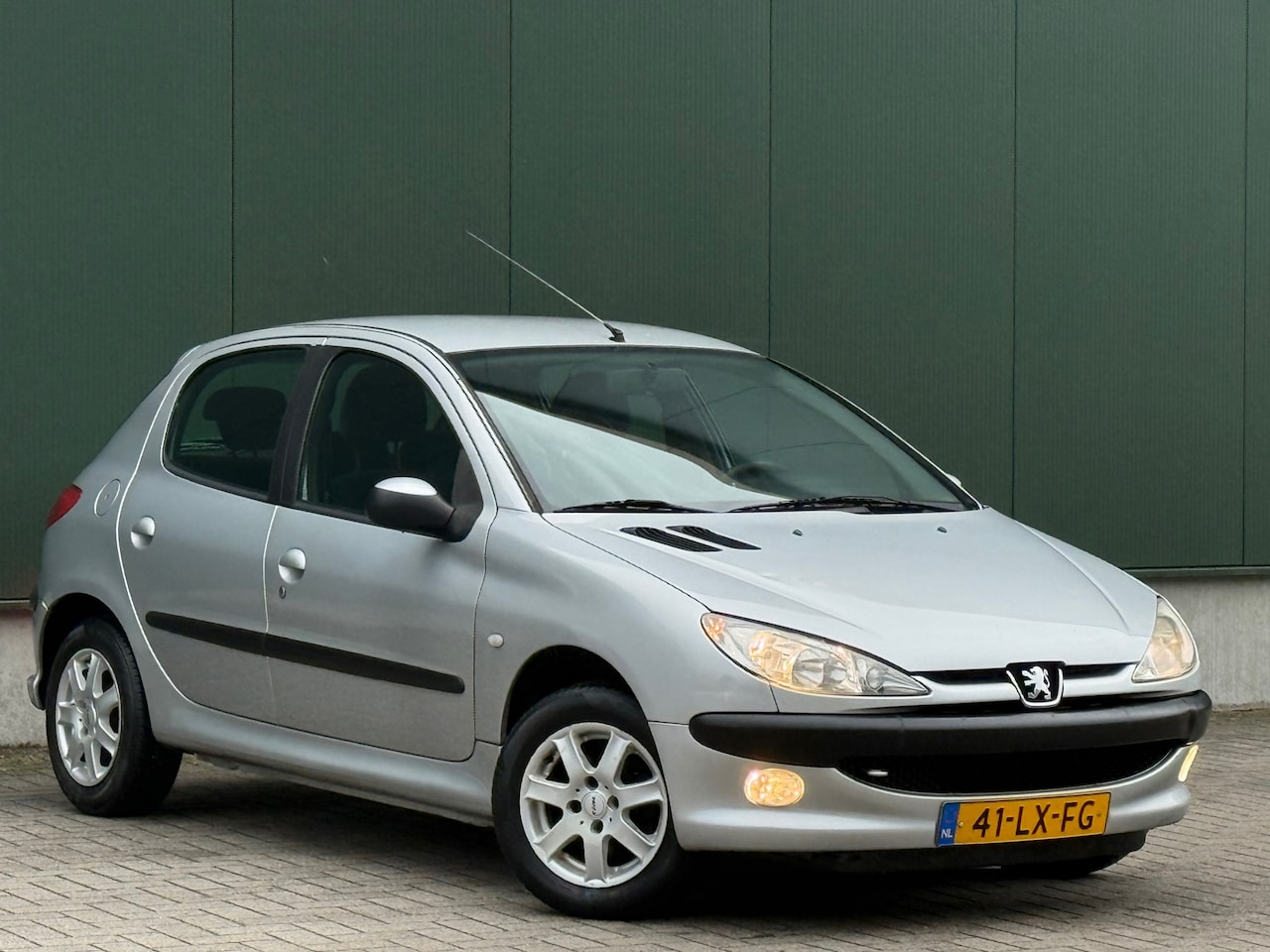 Peugeot 206 - 1.4 X-line AUTOMAAT | Weinig KM | Nieuwe APK | - AutoWereld.nl