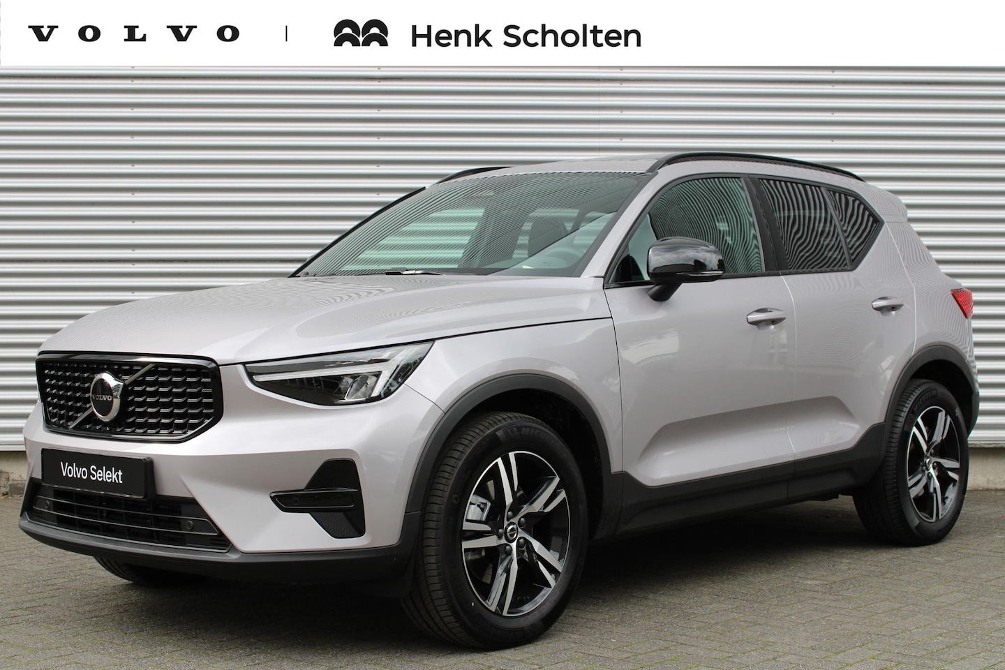 Volvo XC40 - B4 Plus Dark | Trekhaak | Panoramadak | Trekhaak | Verwarmbare voorstoelen en stuurwiel | - AutoWereld.nl