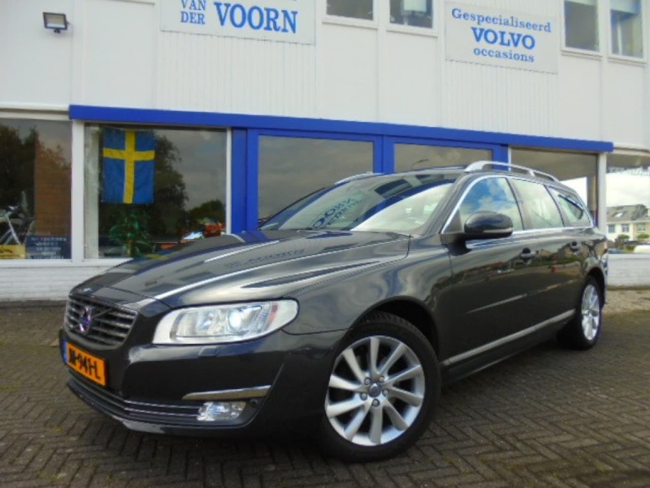 Volvo V70 - 2.0 T4 POLAR+.AUT,LEDER,SCHUIFD,TREKH,ORG NL, NW STAAT! - AutoWereld.nl