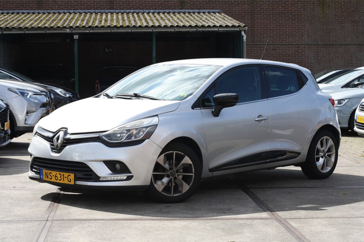 Renault Clio - 0.9 TCe Limited / NAP / Airco / Facelift / Navi / Dealer ondh. - AutoWereld.nl