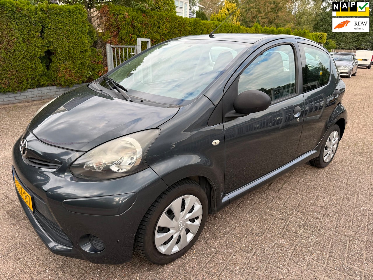 Toyota Aygo - 1.0 VVT-i 5-DRS Now AIRCO CV EL.RAMEN NAP - AutoWereld.nl