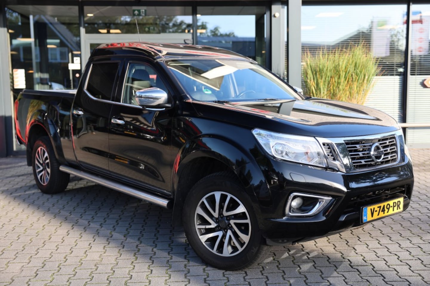 Nissan Navara - 2.3 DCI DUBBEL CABINE A/T 4WD 5 ZITS VAN - AutoWereld.nl