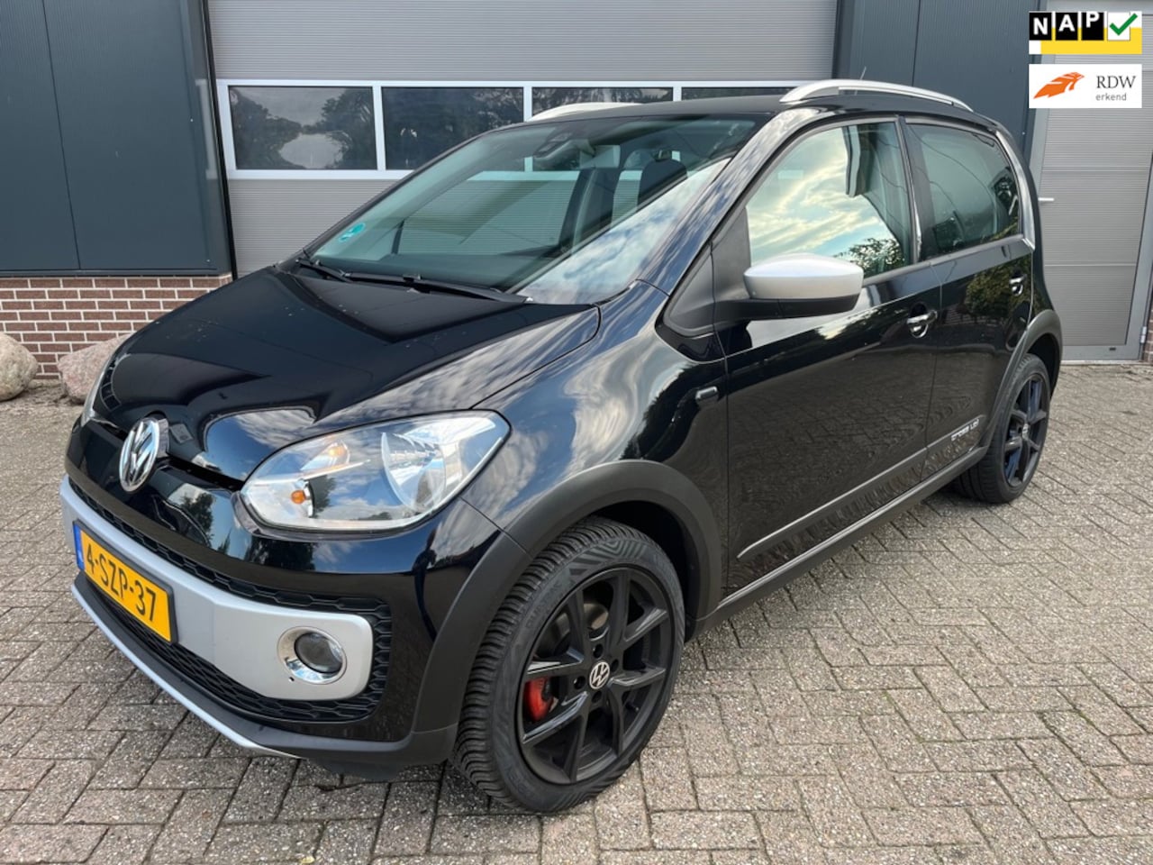 Volkswagen Up! - 1.0 cross up! BlueMotion-Airco-5DRS-4S-LM-NAP! - AutoWereld.nl