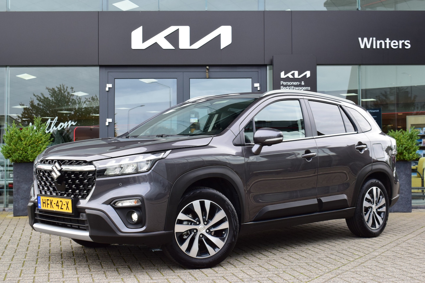 Suzuki S-Cross - 1.5 Hybrid Style | Trekhaak | 360° Camera | Stoelverwarming | Dodehoekassistentie | - AutoWereld.nl