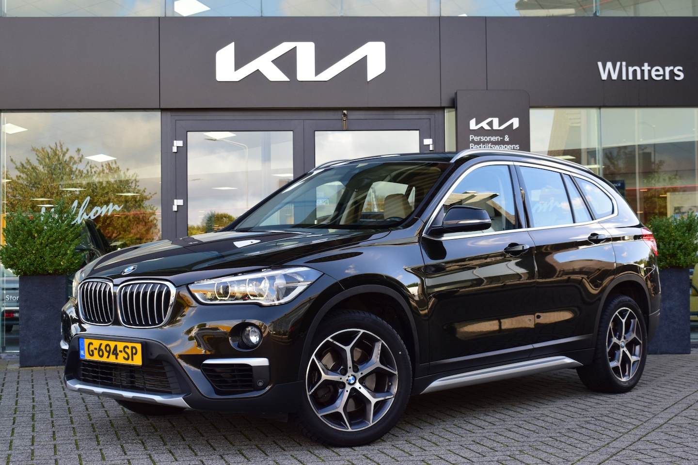 BMW X1 - sDrive20i Orange Edition II | Schuif-/ Kanteldak | Stoelverwarming | Leder | Head-up Displ - AutoWereld.nl