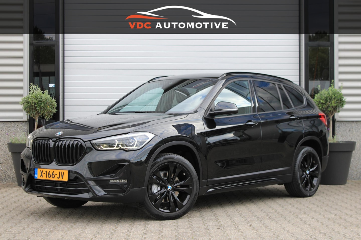 BMW X1 - sDrive18i Camera | Stoelverwarming | Navi | Leder | Stoelverwarming | Sportline | Zwarte V - AutoWereld.nl